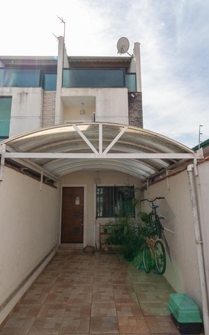 Casa à venda com 120m², 3 quartos e 2 vagasFachada