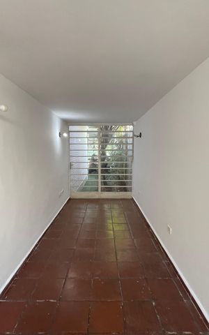 Casa à venda com 199m², 4 quartos e 4 vagas Casa à venda com 199m², 4 quartos e 4 vagasEscritório