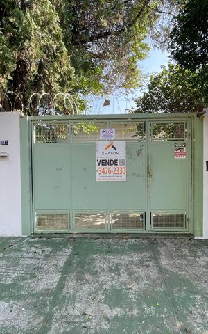 Casa à venda com 199m², 4 quartos e 4 vagas Casa à venda com 199m², 4 quartos e 4 vagasFachada