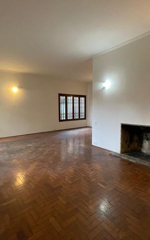 Casa à venda com 199m², 4 quartos e 4 vagas Casa à venda com 199m², 4 quartos e 4 vagasSala