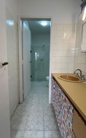 Casa à venda com 199m², 4 quartos e 4 vagas Casa à venda com 199m², 4 quartos e 4 vagasBanheiro 2