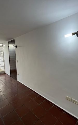 Casa à venda com 199m², 4 quartos e 4 vagas Casa à venda com 199m², 4 quartos e 4 vagasEscritório