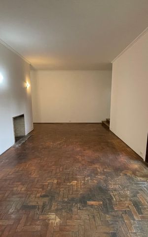 Casa à venda com 199m², 4 quartos e 4 vagas Casa à venda com 199m², 4 quartos e 4 vagasSala
