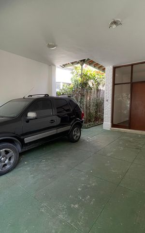 Casa à venda com 199m², 4 quartos e 4 vagas Casa à venda com 199m², 4 quartos e 4 vagasGaragem
