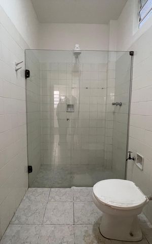 Casa à venda com 199m², 4 quartos e 4 vagas Casa à venda com 199m², 4 quartos e 4 vagasBanheiro 2