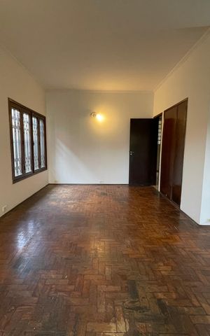 Casa à venda com 199m², 4 quartos e 4 vagas Casa à venda com 199m², 4 quartos e 4 vagasSala