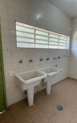 Casa à venda com 199m², 4 quartos e 4 vagas Casa à venda com 199m², 4 quartos e 4 vagasÁrea de Serviço