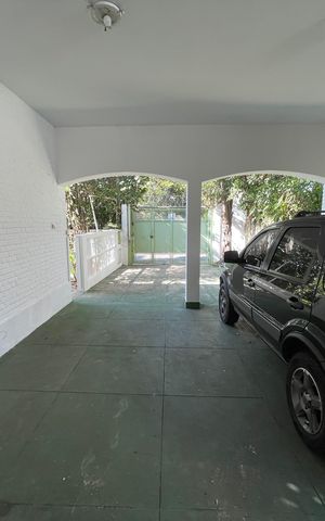 Casa à venda com 199m², 4 quartos e 4 vagas Casa à venda com 199m², 4 quartos e 4 vagasGaragem