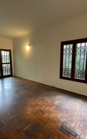 Casa à venda com 199m², 4 quartos e 4 vagas Casa à venda com 199m², 4 quartos e 4 vagasSala