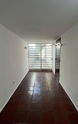 Casa à venda com 199m², 4 quartos e 4 vagas Casa à venda com 199m², 4 quartos e 4 vagasEscritório