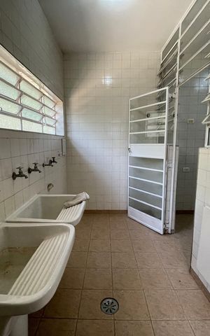 Casa à venda com 199m², 4 quartos e 4 vagas Casa à venda com 199m², 4 quartos e 4 vagasÁrea de Serviço