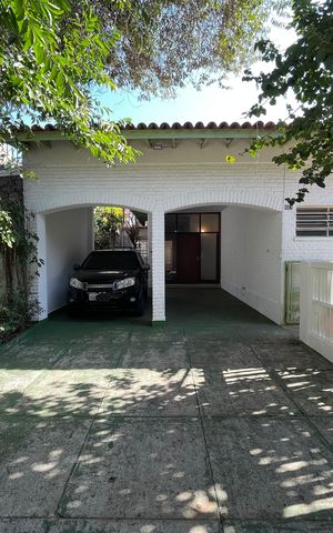 Casa à venda com 199m², 4 quartos e 4 vagas Casa à venda com 199m², 4 quartos e 4 vagasGaragem