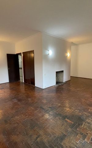 Casa à venda com 199m², 4 quartos e 4 vagas Casa à venda com 199m², 4 quartos e 4 vagasSala