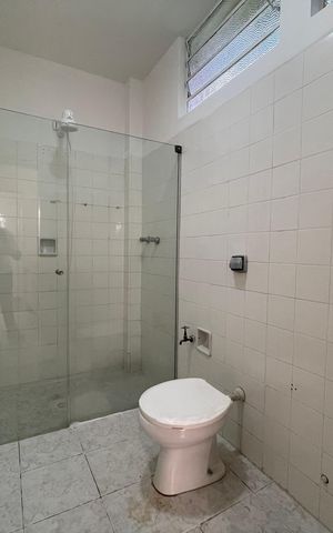 Casa à venda com 199m², 4 quartos e 4 vagas Casa à venda com 199m², 4 quartos e 4 vagasBanheiro 2
