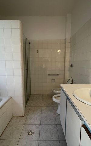 Casa à venda com 199m², 4 quartos e 4 vagas Casa à venda com 199m², 4 quartos e 4 vagasBanheiro 1