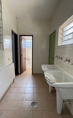 Casa à venda com 199m², 4 quartos e 4 vagas Casa à venda com 199m², 4 quartos e 4 vagasÁrea de Serviço