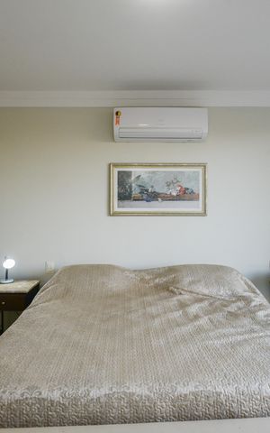 Casa de condomínio para alugar com 350m², 5 quartos e 6 vagasSuíte