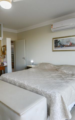 Casa de condomínio para alugar com 350m², 5 quartos e 6 vagasSuíte