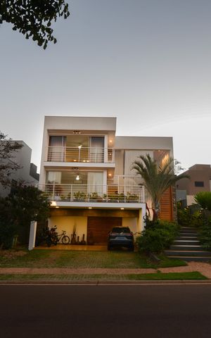 Casa de condomínio para alugar com 350m², 5 quartos e 6 vagasFachada