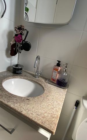 Apartamento à venda com 47m², 2 quartos e 1 vaga Apartamento à venda com 47m², 2 quartos e 1 vagaBanheiro Social