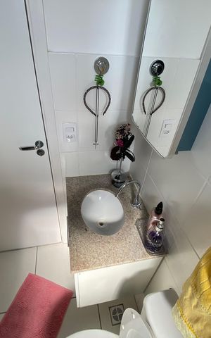 Apartamento à venda com 47m², 2 quartos e 1 vaga Apartamento à venda com 47m², 2 quartos e 1 vagaBanheiro Social