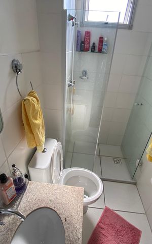 Apartamento à venda com 47m², 2 quartos e 1 vaga Apartamento à venda com 47m², 2 quartos e 1 vagaBanheiro Social