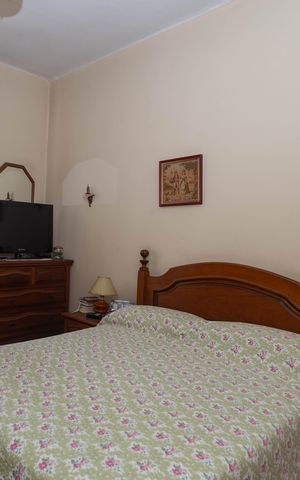 Casa à venda com 219m², 2 quartos e 5 vagas Casa à venda com 219m², 2 quartos e 5 vagasQuarto 2