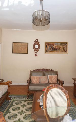 Casa à venda com 219m², 2 quartos e 5 vagas Casa à venda com 219m², 2 quartos e 5 vagasSala