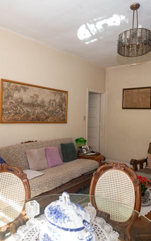 Casa à venda com 219m², 2 quartos e 5 vagas Casa à venda com 219m², 2 quartos e 5 vagasSala