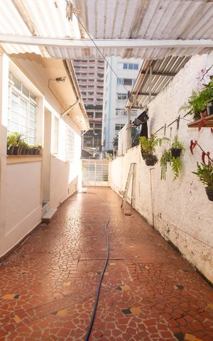 Casa à venda com 219m², 2 quartos e 5 vagas Casa à venda com 219m², 2 quartos e 5 vagasQuintal