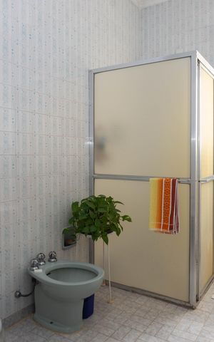 Casa à venda com 219m², 2 quartos e 5 vagas Casa à venda com 219m², 2 quartos e 5 vagasBanheiro Social