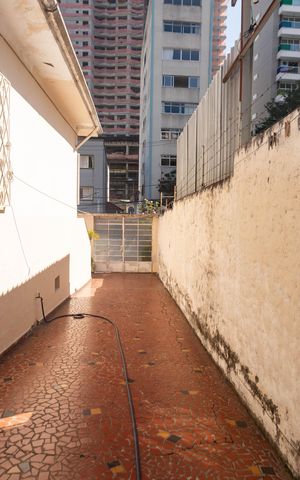 Casa à venda com 219m², 2 quartos e 5 vagas Casa à venda com 219m², 2 quartos e 5 vagasGaragem