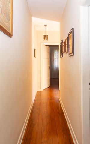 Casa à venda com 219m², 2 quartos e 5 vagas Casa à venda com 219m², 2 quartos e 5 vagasCorredor