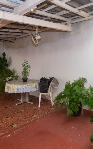 Casa à venda com 219m², 2 quartos e 5 vagas Casa à venda com 219m², 2 quartos e 5 vagasQuintal