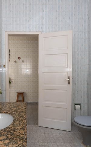 Casa à venda com 219m², 2 quartos e 5 vagas Casa à venda com 219m², 2 quartos e 5 vagasBanheiro Social