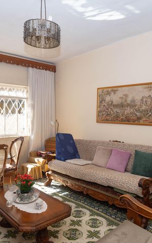Casa à venda com 219m², 2 quartos e 5 vagas Casa à venda com 219m², 2 quartos e 5 vagasSala