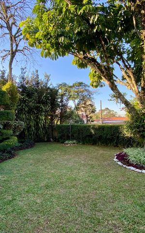 Casa à venda com 500m², 4 quartos e 6 vagas Casa à venda com 500m², 4 quartos e 6 vagasJardim