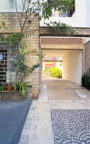 Casa para alugar com 300m², 4 quartos e 2 vagas Casa para alugar com 300m², 4 quartos e 2 vagasEntrada