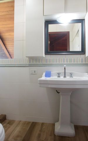 Casa de condomínio à venda com 360m², 3 quartos e 1 vaga Casa de condomínio à venda com 360m², 3 quartos e 1 vagaBanheiro da Suíte 2