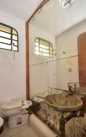 Casa para alugar com 440m², 5 quartos e 2 vagasLavabo. 1
