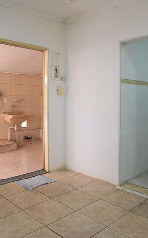 Casa à venda com 70m², 2 quartos e sem vaga Casa à venda com 70m², 2 quartos e sem vagaSala