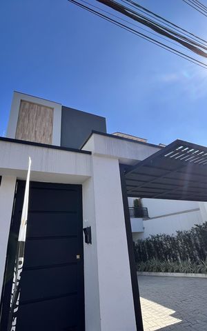 Casa de condomínio à venda com 124m², 3 quartos e 2 vagasFachada