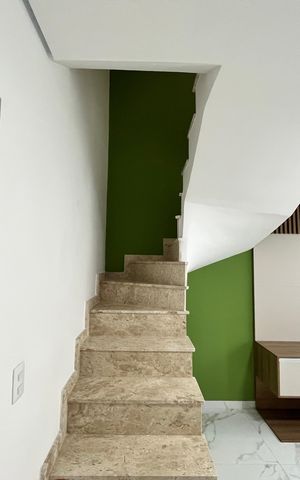 Casa de condomínio à venda com 124m², 3 quartos e 2 vagasEscada