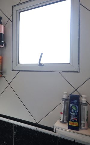 Casa de condomínio à venda com 80m², 2 quartos e 2 vagasBanheiro Social