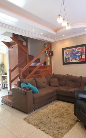Casa de condomínio à venda com 80m², 2 quartos e 2 vagasSala