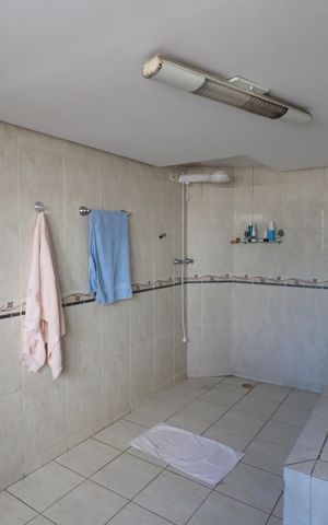 Casa à venda com 350m², 5 quartos e 4 vagasBanheiro da Suíte 1