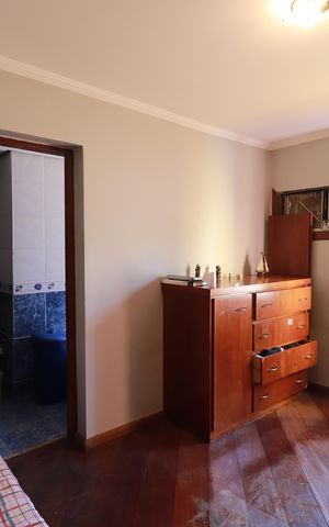 Casa à venda com 350m², 5 quartos e 4 vagasQuarto 2 - Suíte