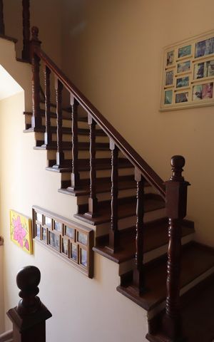 Casa à venda com 350m², 5 quartos e 4 vagasEscada
