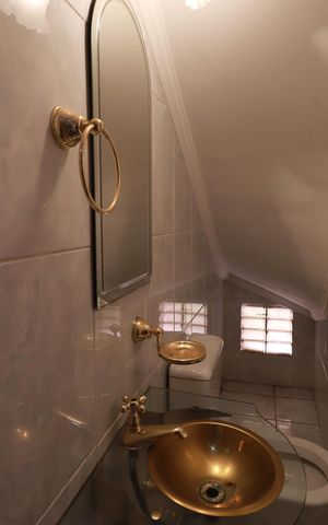Casa à venda com 350m², 5 quartos e 4 vagasLavabo