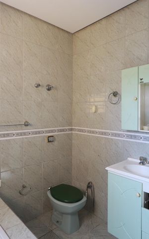 Casa à venda com 350m², 5 quartos e 4 vagasBanheiro da Suíte 3